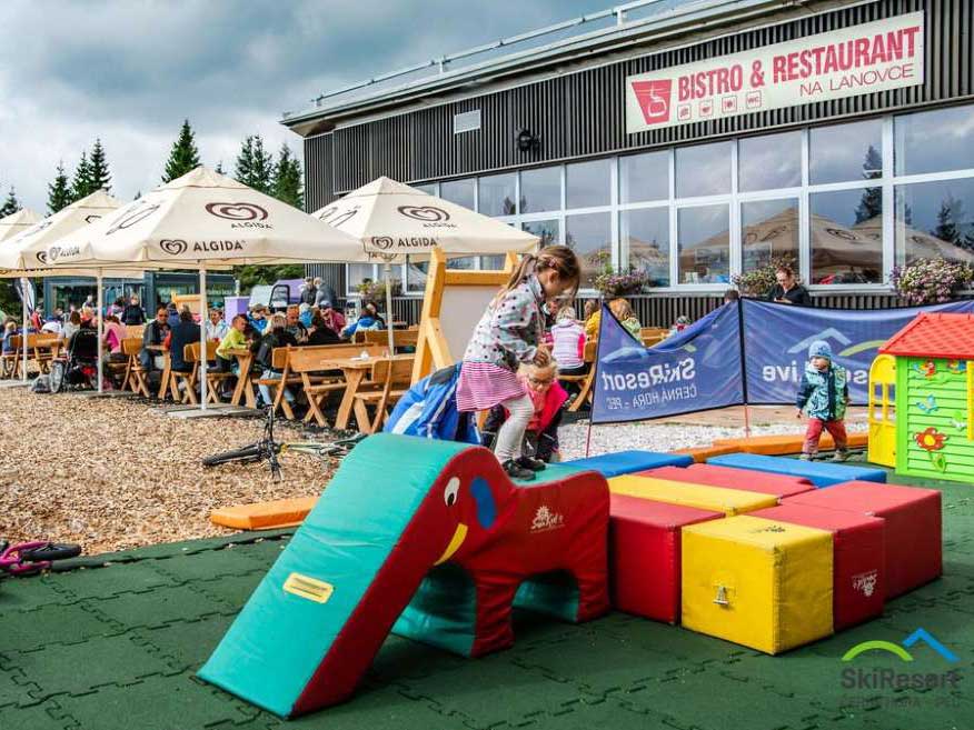 Dětské hřiště Skiresort Černá hora u lanovky Černá hora zimní aktivity v Krkonoších
